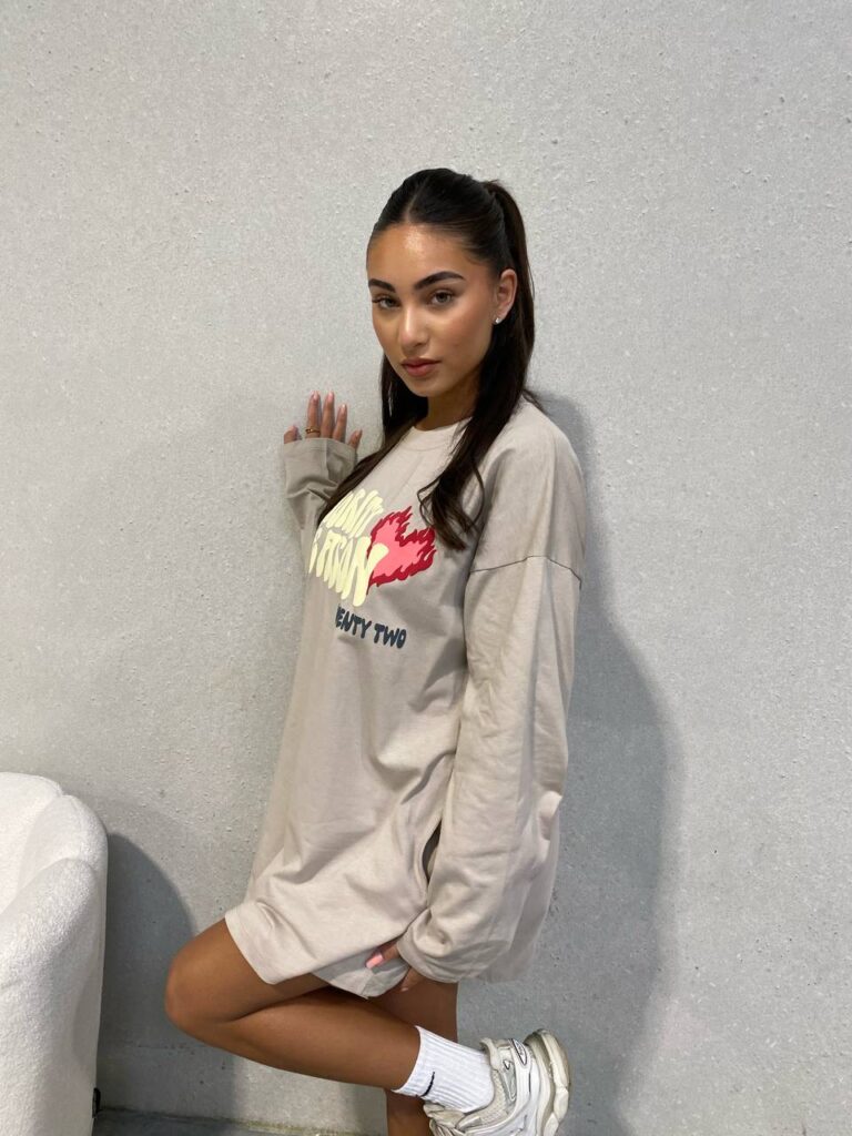 CAN’T FIND ME IN CROWDS LONGSLEEVE – BEIGE