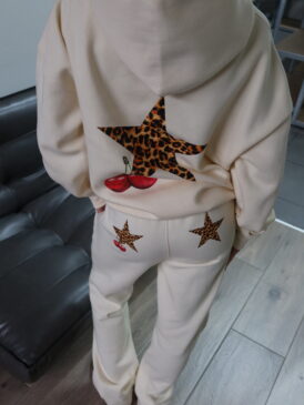 ANN-FLEUR PANTHER STAR AND CHERRY TRACKSUIT &#8211; CRÈMEY