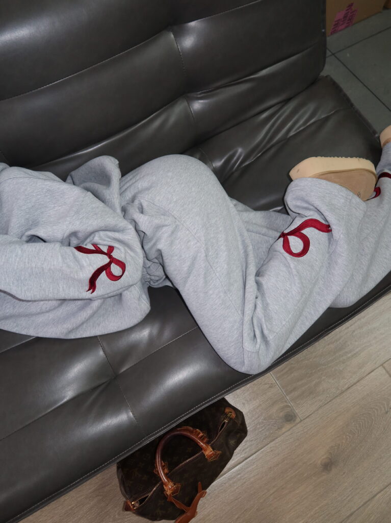 BOW SET   – MELANGE GRAY WITH BURGUNDY BOWS