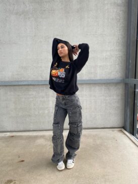 PRIORITY TURBO MOTORS SWEATER &#8211; ZWART MET ORANJE OPDRUK &#8211; 420 GRAMS &#8211; MOTORSPORT AW23