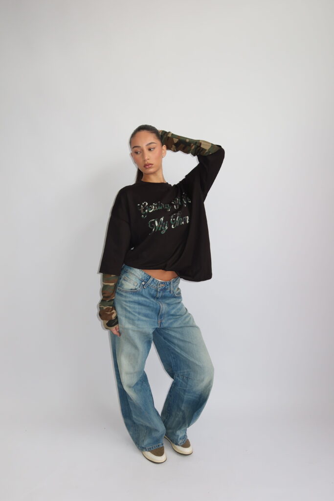 AW25 – GETTING FLY IS MY THERAPY CAMO LONGSLEEVE – BLACK