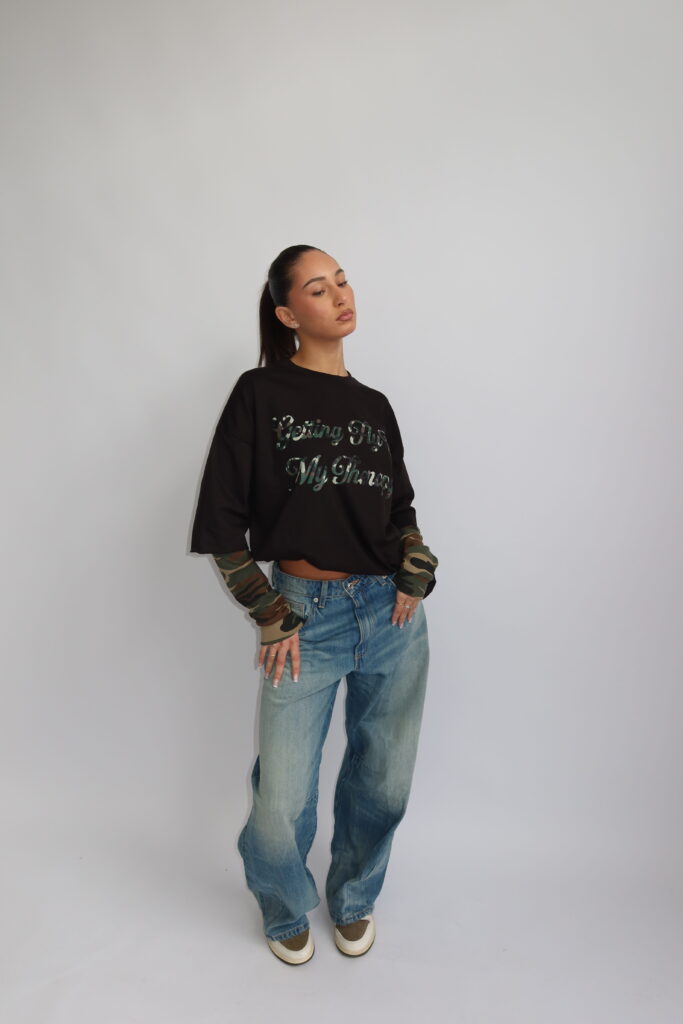 AW25 – GETTING FLY IS MY THERAPY CAMO LONGSLEEVE – BLACK
