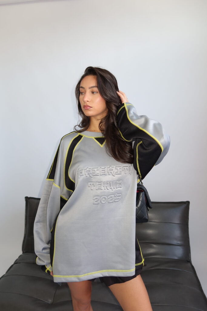 AW25 – TOKYO IN PRIORITY – EMBOSSED LONGSLEEVE WITH STITCHES – GRAY