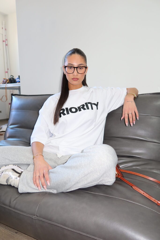 MINIMALISTIC PRIORITY TEE – WHITE – SS25