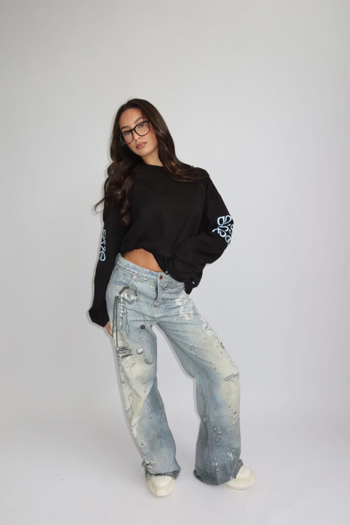 LONGSLEEVE “THÉ MONOGRAM” – ZWART