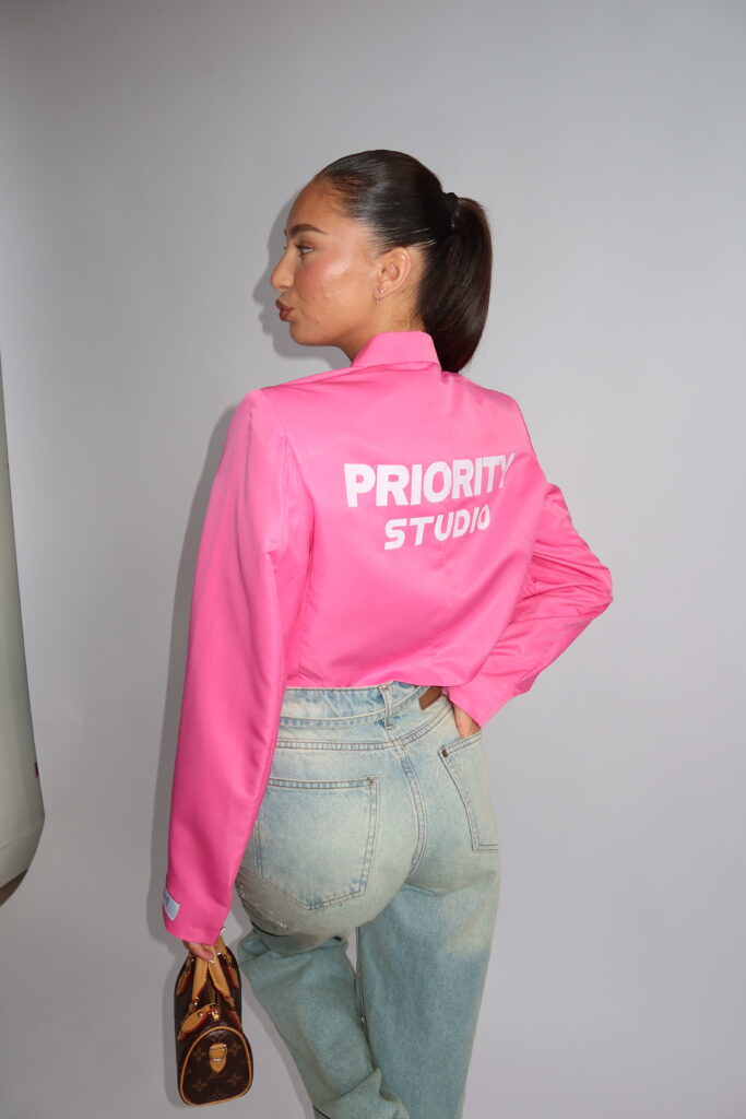 PRIORITY STUDIO CROPPED BLAZER – PINK